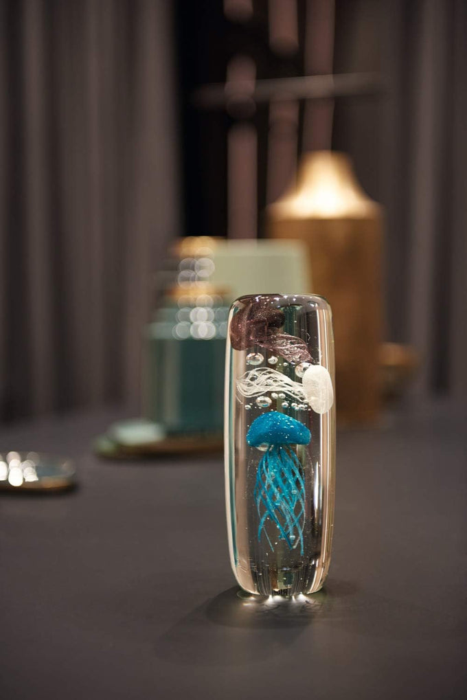 Leonardo Oceano 018685 Decorative Object Made of Transparent Glass, Handmade, Maritime Glass Decoration with Jellyfish Motif, Handmade, Unique, Glow in the Dark, Height: 19 cm