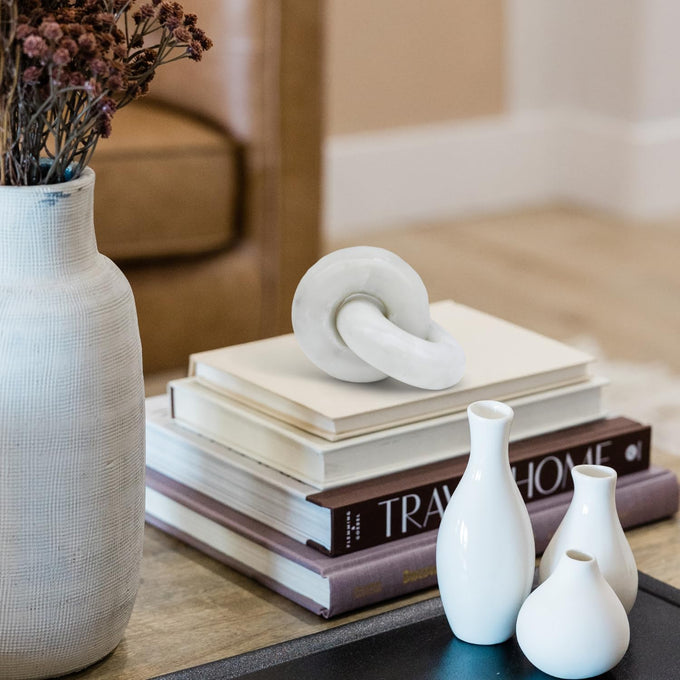 Marble Chain Link Decor - Small Bookshelf Decorative Object, Marble Decor Mid Century Modern Marble Accent for Neutral Home Decor, Room Decor, 3x4x3 Inches (White Chain)