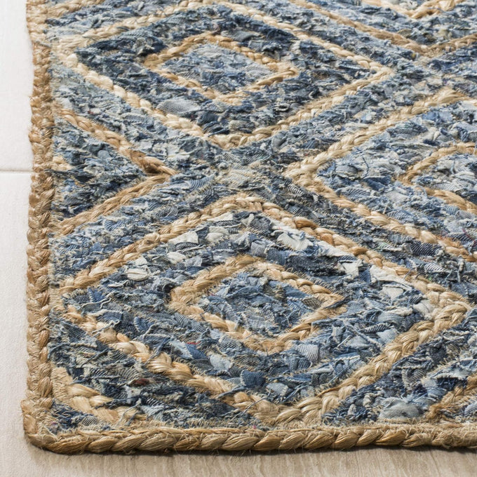 SAFAVIEH Cape Cod Collection Area Rug - 4' Square, Natural & Blue, Handmade Flat Weave Diamond Braided Jute & Denim, Ideal for High Traffic Areas in Living Room, Bedroom (CAP354A)