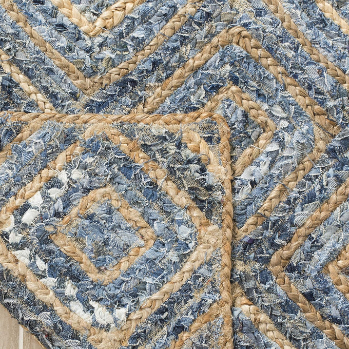 SAFAVIEH Cape Cod Collection Area Rug - 4' Square, Natural & Blue, Handmade Flat Weave Diamond Braided Jute & Denim, Ideal for High Traffic Areas in Living Room, Bedroom (CAP354A)